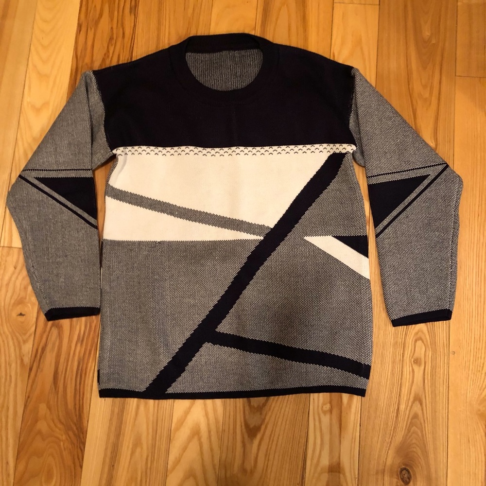 Geometric pattern sweater. - Picture 2 of 8